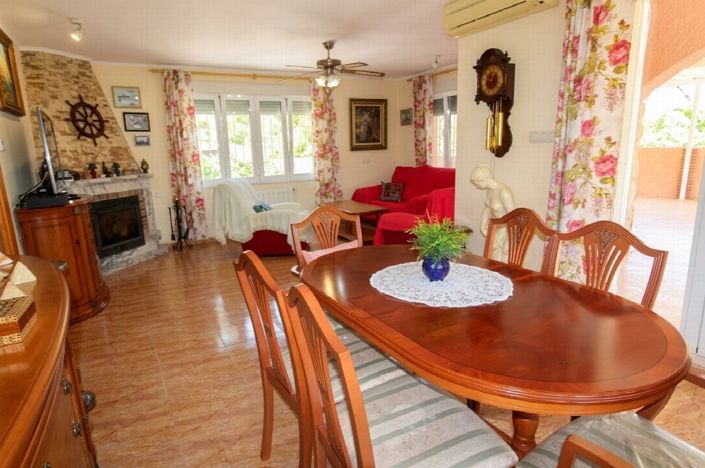 Image No.9-5 Bed Property for sale