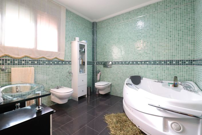 Image No.12-4 Bed Villa for sale