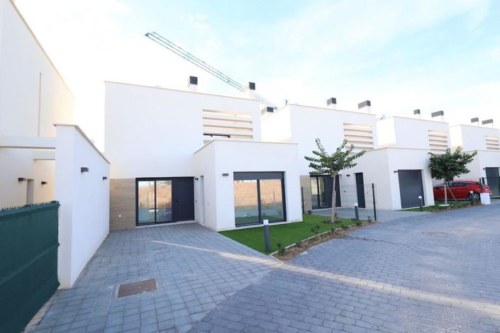 Image No.23-3 Bed Property for sale