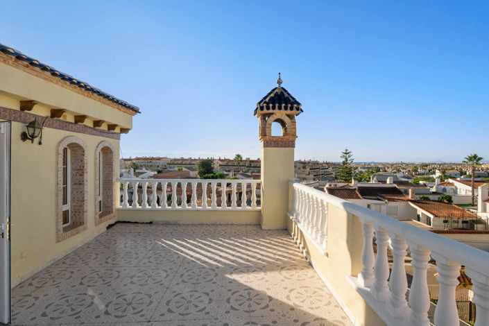 Image No.1-5 Bed Villa for sale