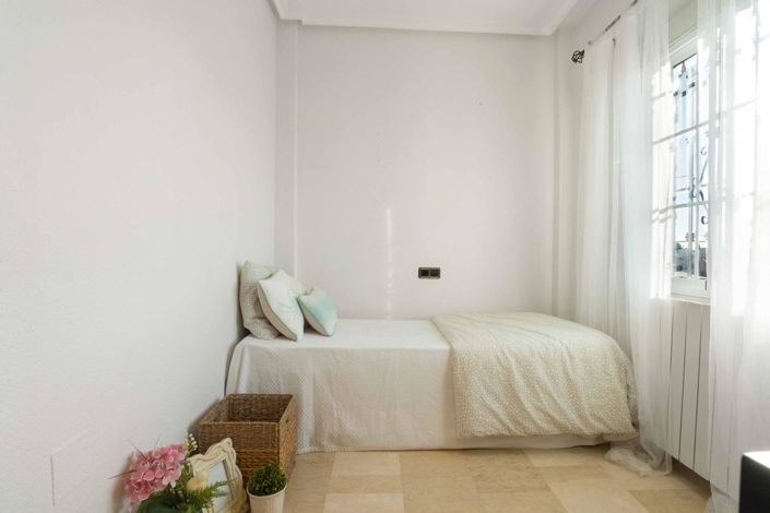 Image No.15-5 Bed Townhouse for sale