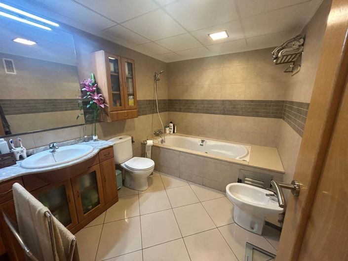 Image No.13-4 Bed Apartment for sale