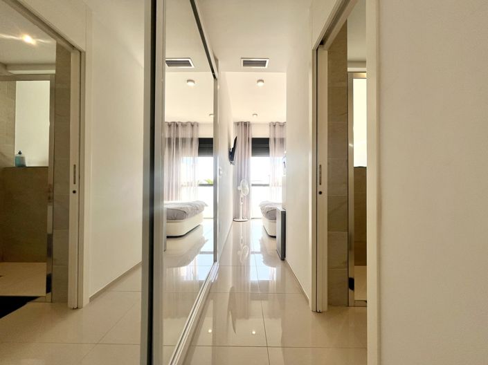 Image No.10-3 Bed Apartment for sale