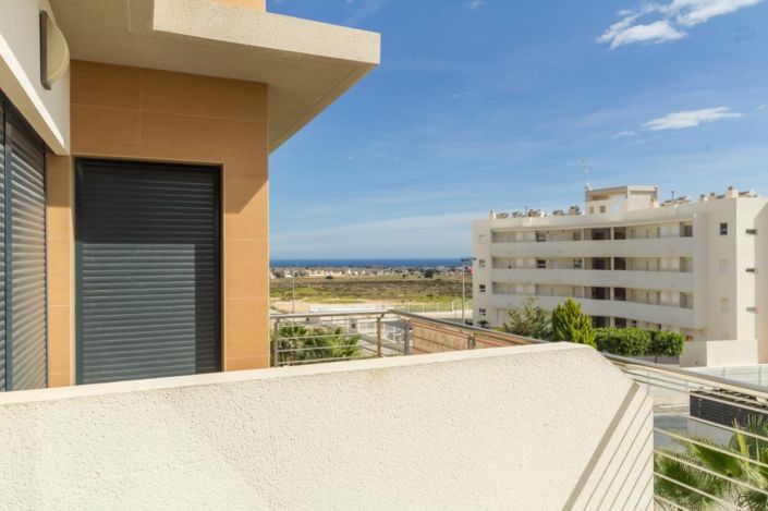 Image No.18-3 Bed Apartment for sale