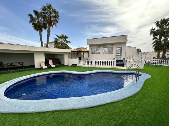 Image No.3-3 Bed Villa for sale