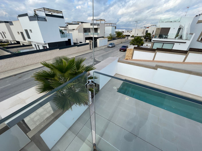 Image No.35-3 Bed Villa for sale