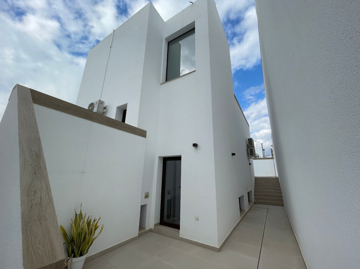 Image No.43-3 Bed Villa for sale