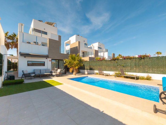 Image No.1-3 Bed Villa for sale