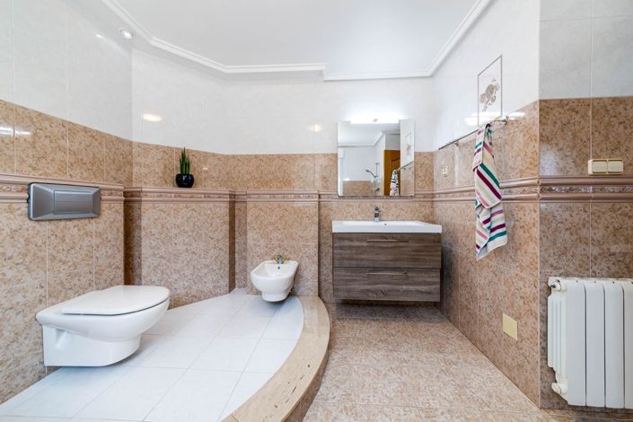 Image No.24-4 Bed Villa for sale