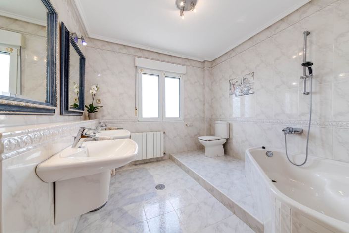 Image No.29-4 Bed Villa for sale