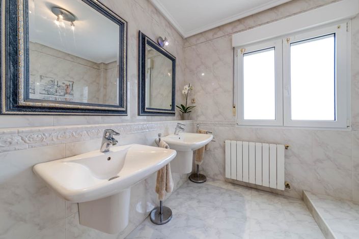 Image No.30-4 Bed Villa for sale