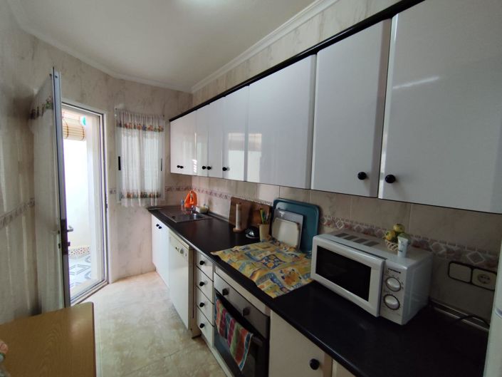 Image No.11-3 Bed House for sale