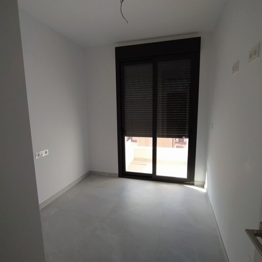 Image No.14-2 Bed House for sale