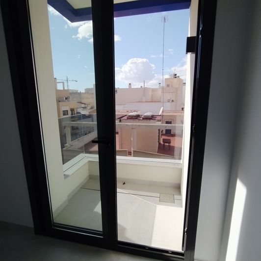 Image No.20-2 Bed House for sale