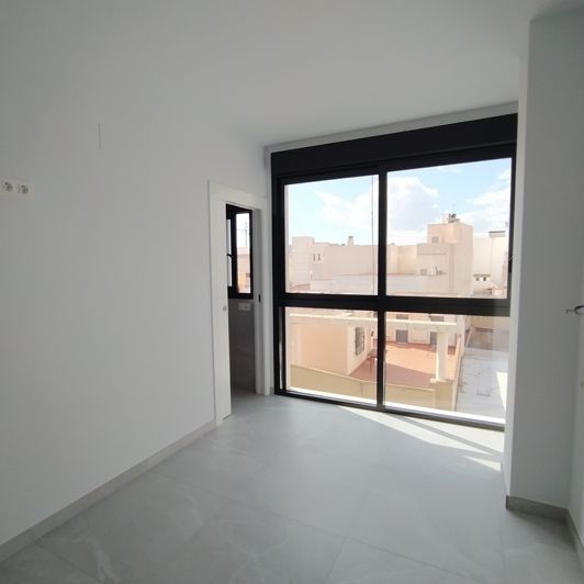 Image No.49-2 Bed House for sale