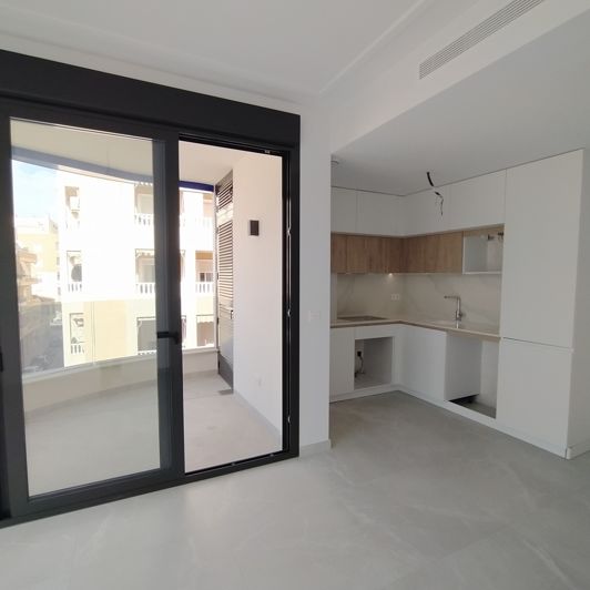 Image No.50-2 Bed House for sale