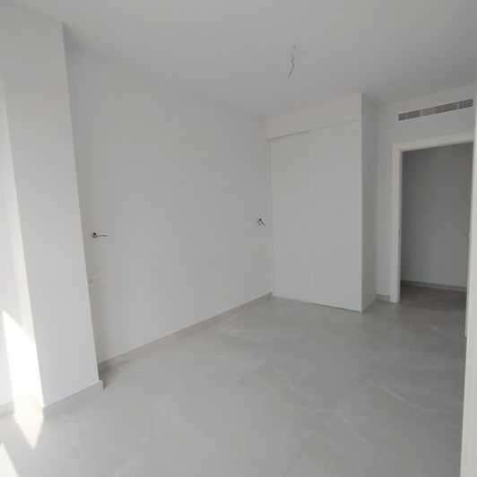Image No.6-2 Bed House for sale