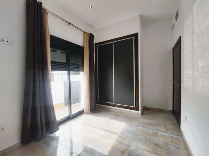 Image No.25-3 Bed Villa for sale