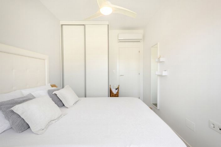 Image No.20-4 Bed Property for sale