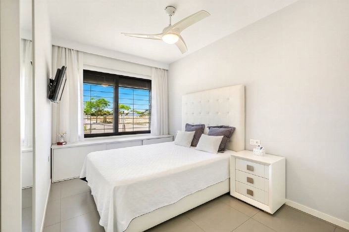 Image No.26-4 Bed Property for sale