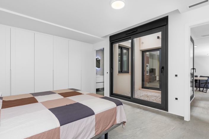 Image No.34-5 Bed Villa for sale