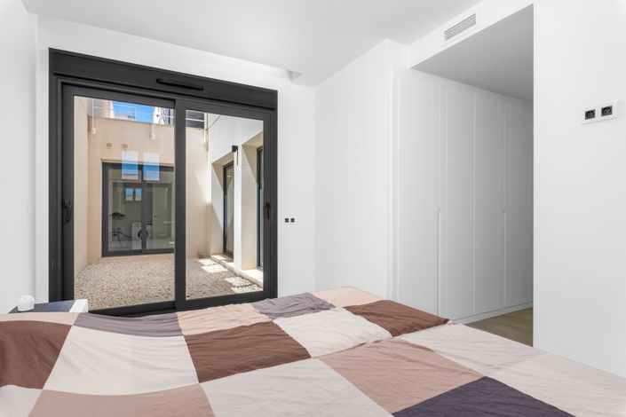 Image No.40-5 Bed Villa for sale