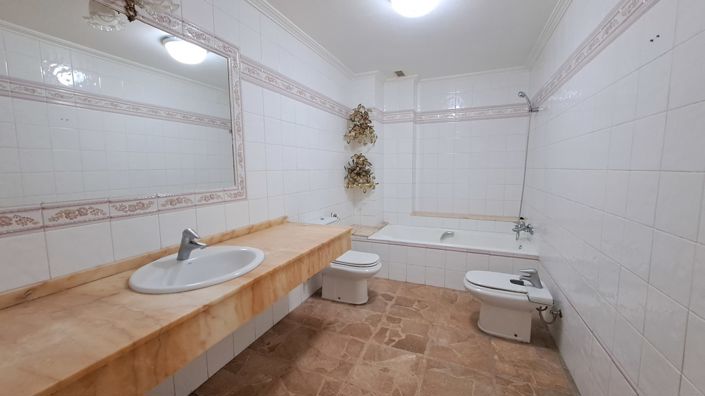 Image No.12-5 Bed Apartment for sale