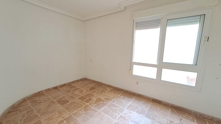 Image No.15-5 Bed Apartment for sale