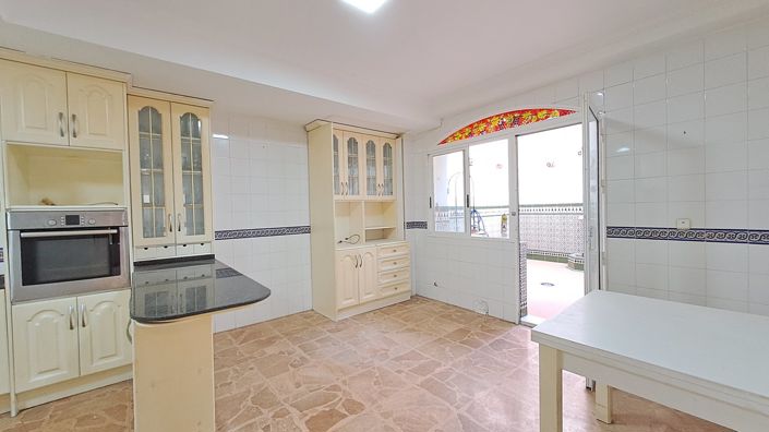 Image No.16-5 Bed Apartment for sale