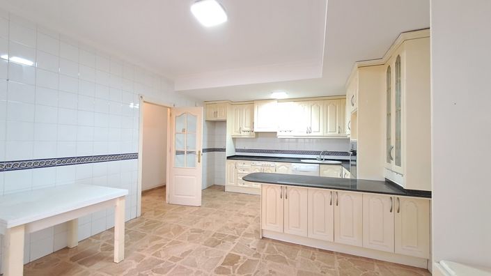 Image No.18-5 Bed Apartment for sale