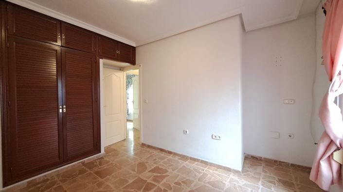 Image No.24-5 Bed Apartment for sale