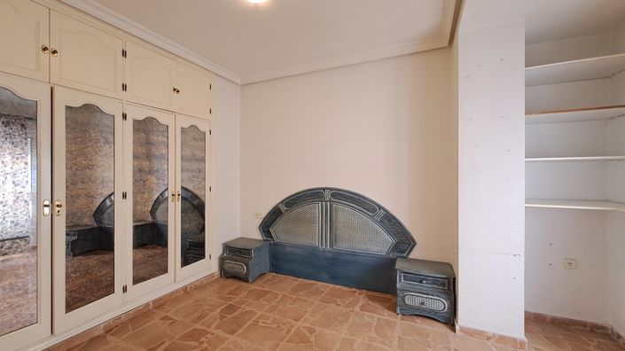 Image No.25-5 Bed Apartment for sale