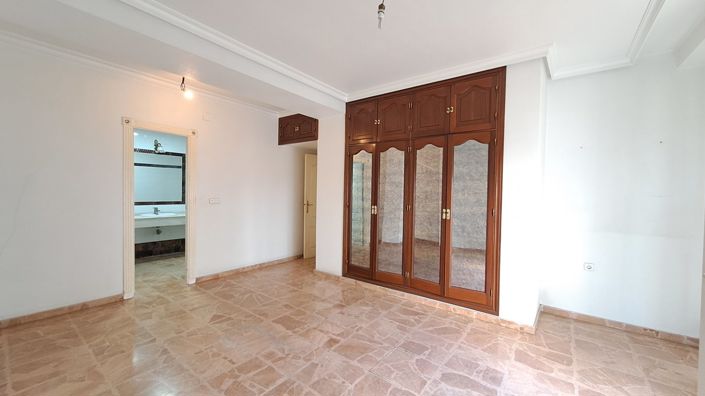 Image No.8-5 Bed Apartment for sale