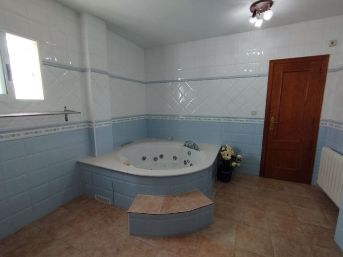 Image No.33-6 Bed Villa for sale