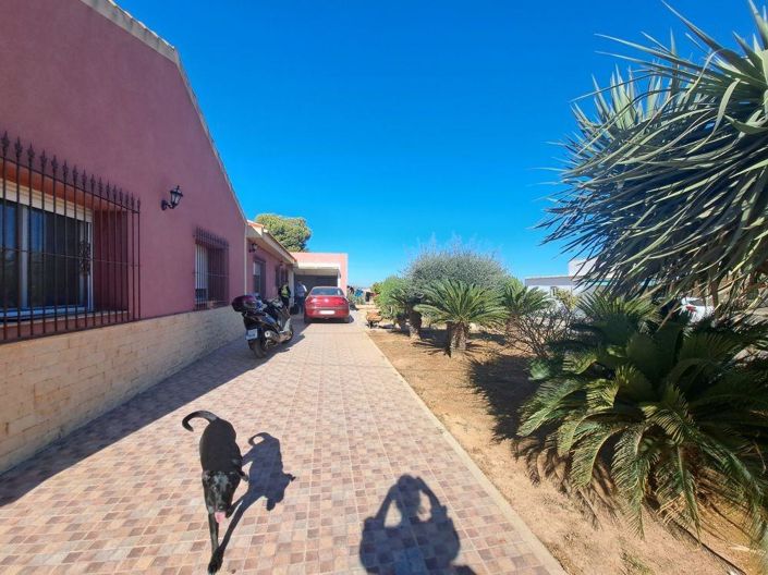 Image No.18-3 Bed Townhouse for sale