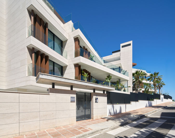 Image No.24-3 Bed Property for sale