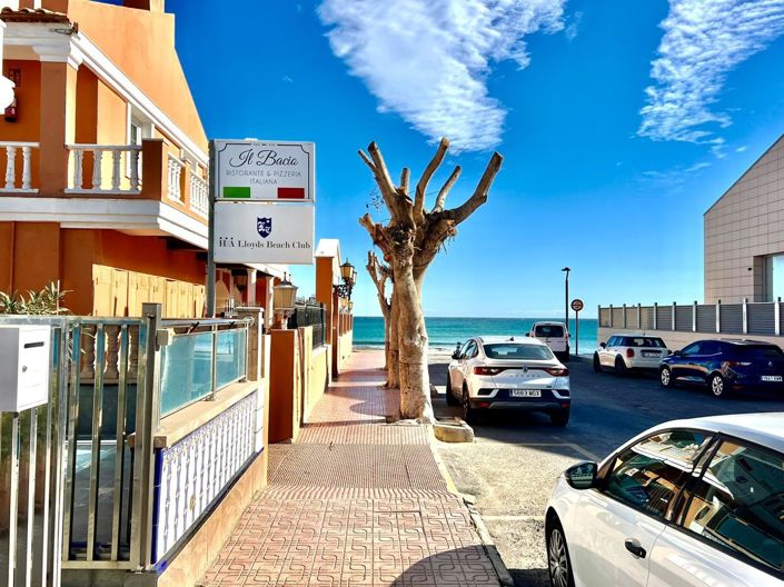 Image No.27-3 Bed Townhouse for sale