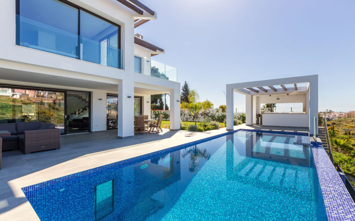 Image No.1-6 Bed Villa for sale