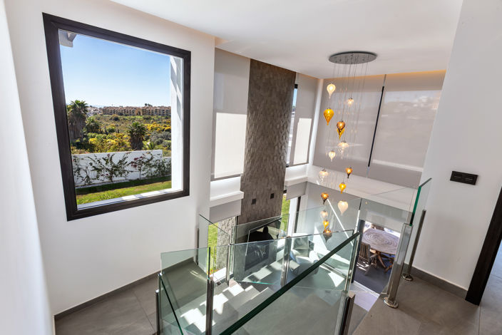 Image No.10-6 Bed Townhouse for sale