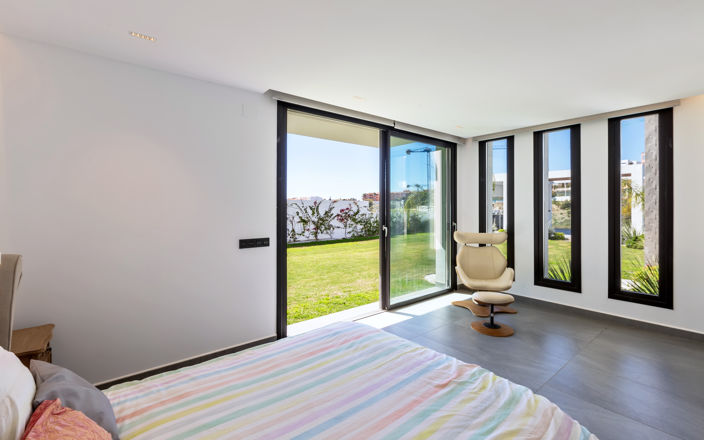 Image No.3-6 Bed Townhouse for sale