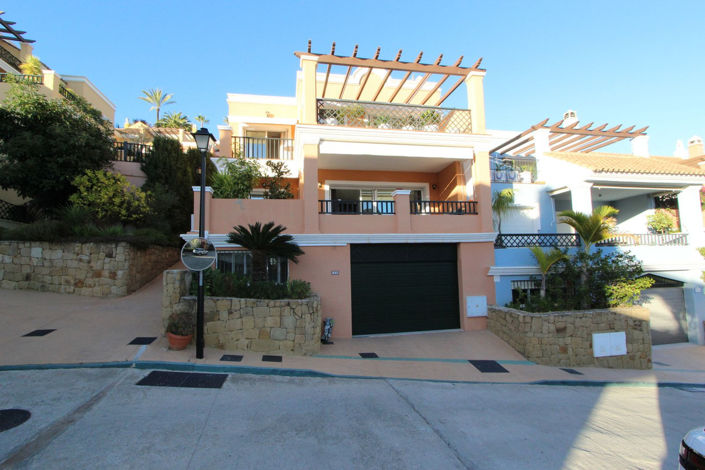 Image No.1-4 Bed Townhouse for sale
