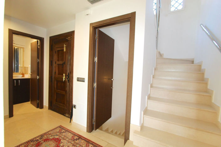 Image No.20-4 Bed Townhouse for sale