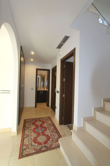 Image No.21-4 Bed Townhouse for sale