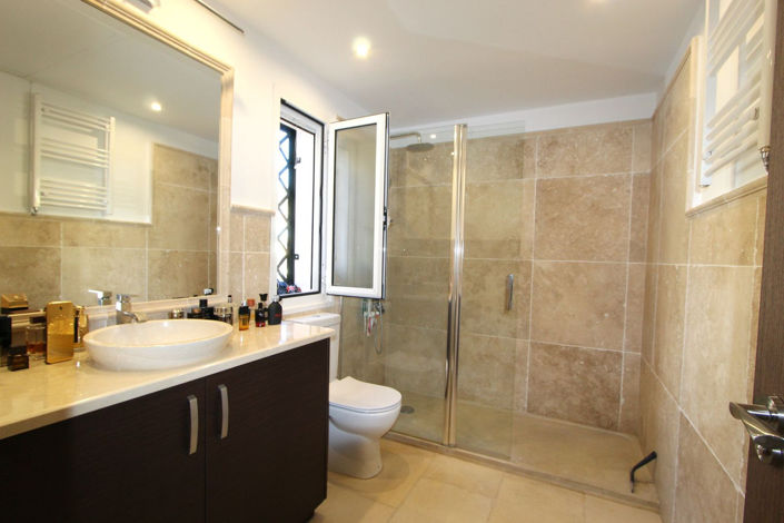 Image No.23-4 Bed Townhouse for sale