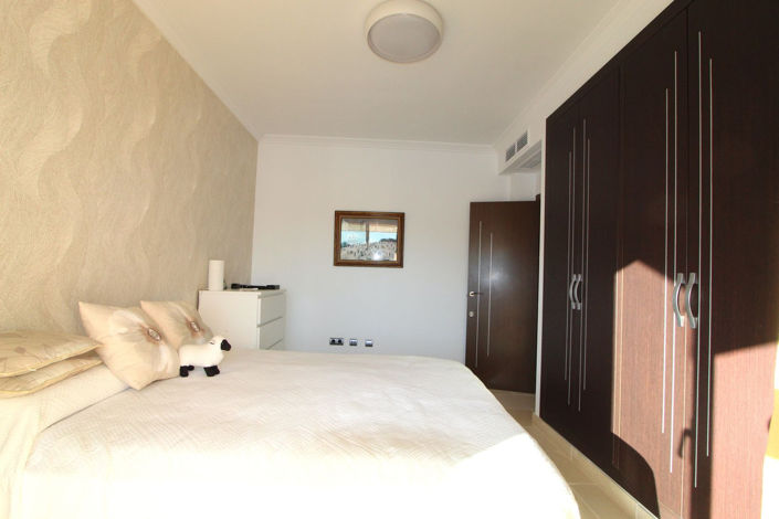 Image No.26-4 Bed Townhouse for sale