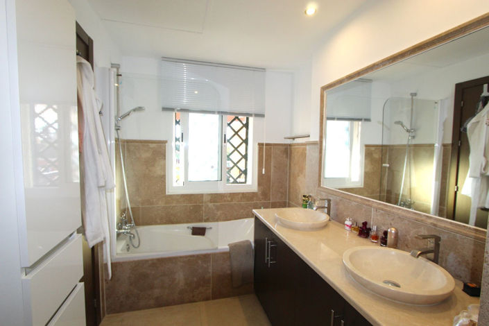 Image No.37-4 Bed Townhouse for sale