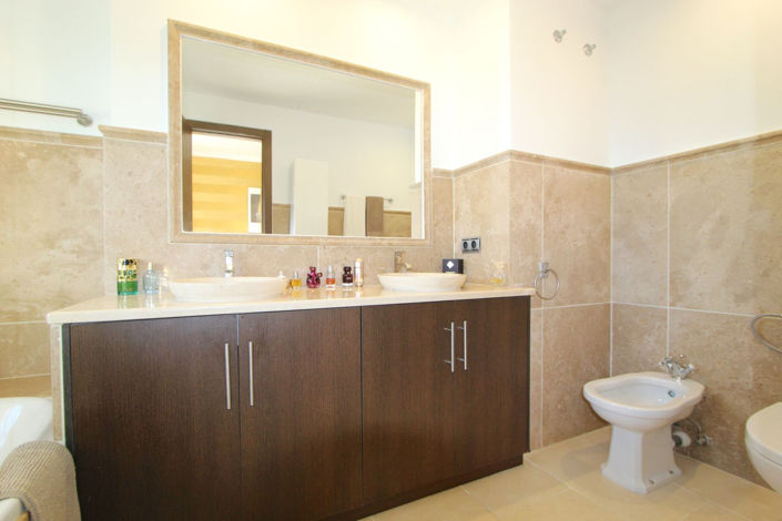 Image No.38-4 Bed Townhouse for sale