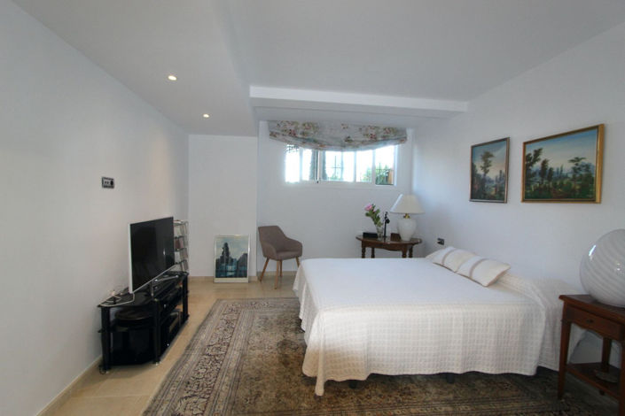 Image No.48-4 Bed Townhouse for sale