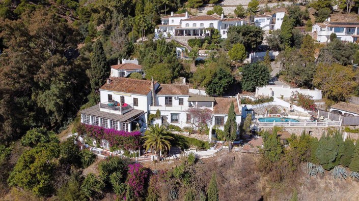 Image No.1-7 Bed Villa for sale