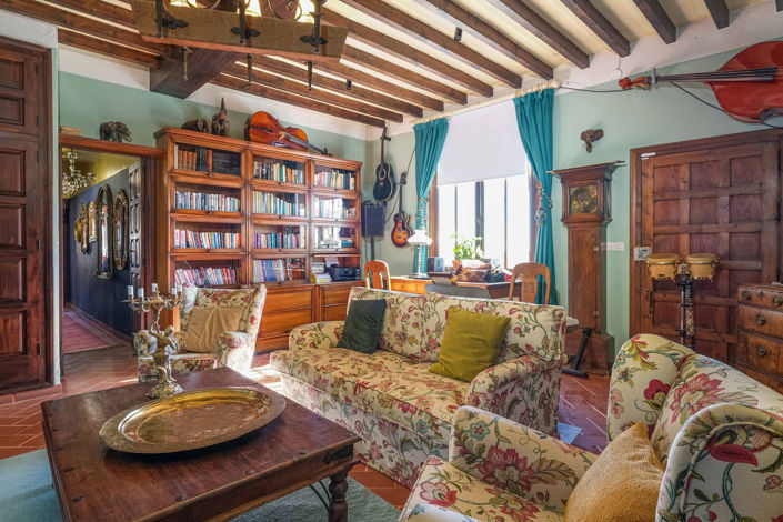 Image No.6-7 Bed Villa for sale